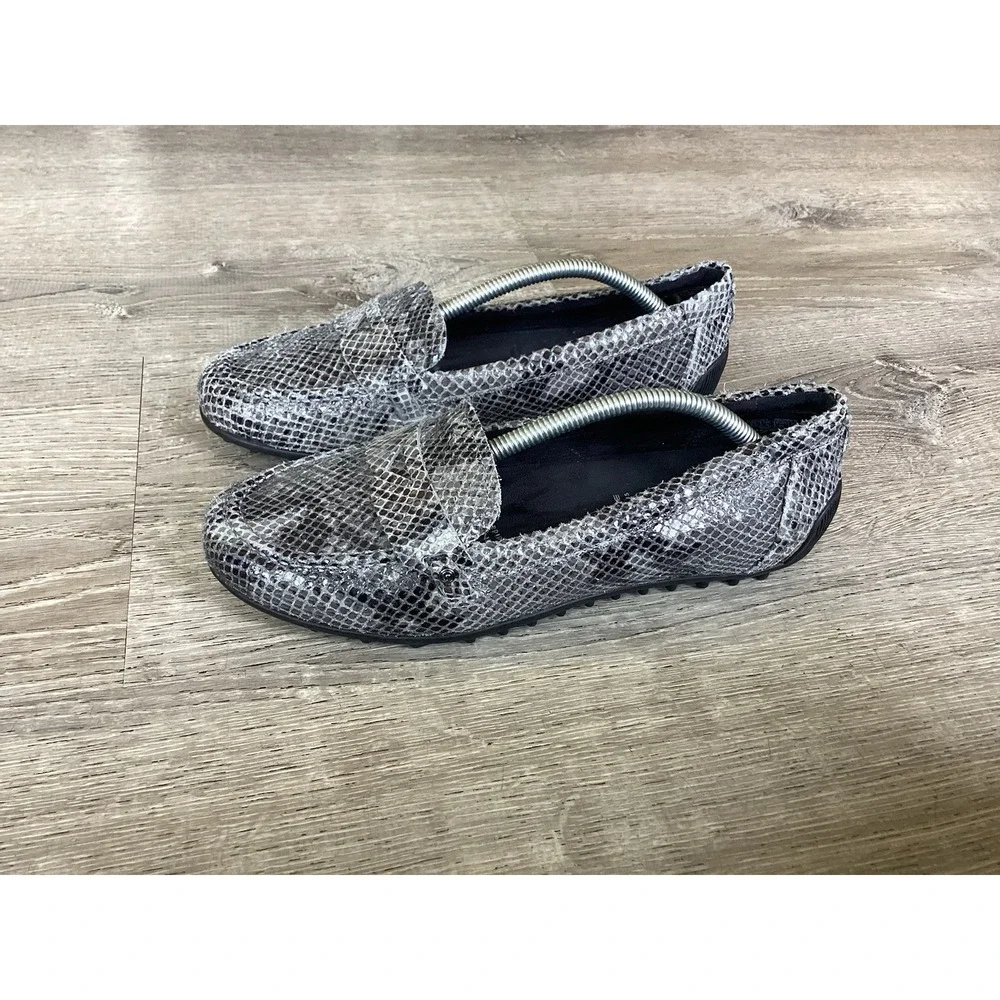 Rockport Slip On Loafers Womens Size 7.5 M Snakeskin Gray Shoes K58563